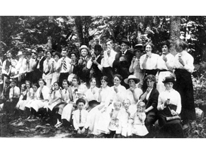Methodist church picnic at MR Park with ice cream - 1915c